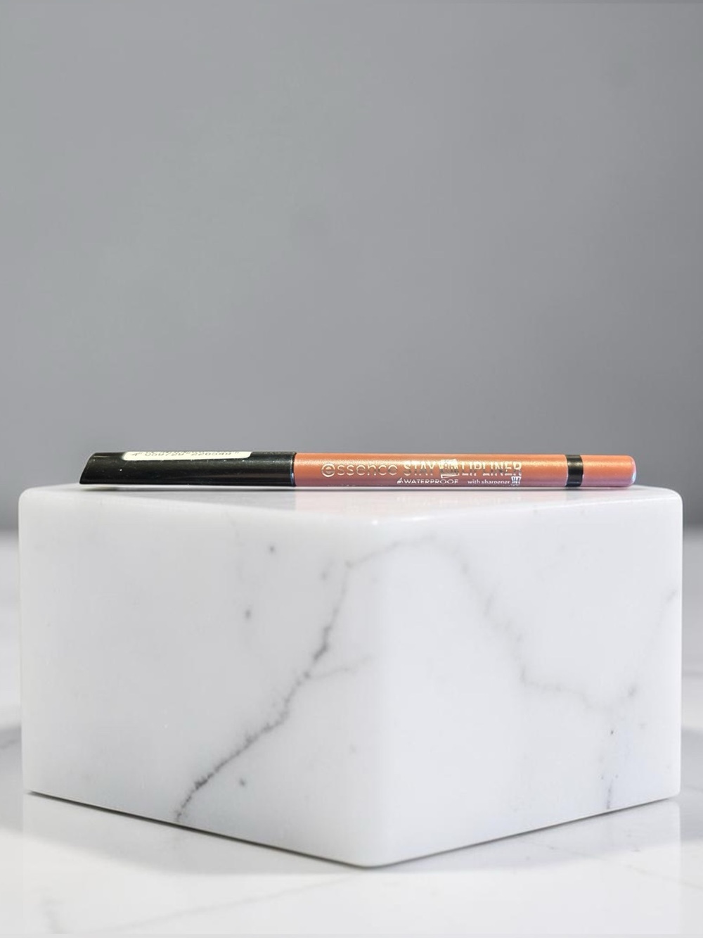 Essence Stay 8HR Lip Liner | 01 Because Duh